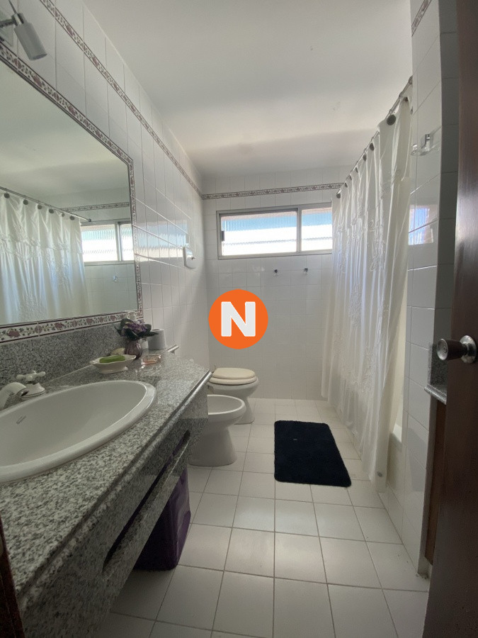 Apartamento Ref.218020 - Edificio Varadero. Puerto Puerto Punta del Este, 4 dormitorios 3 baños y toilette. Estufa a leña. 