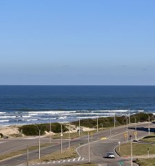Venta apartamento de 4 dormitorios y 4 baños con piscina y loza radiante en la brava