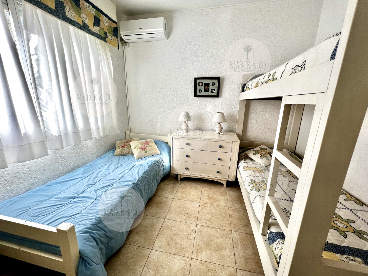 Apartamento ID.2471 - 4 dormitorios, ascensor, garaje en el corazón de la peninsula y a una cuadra del mar.
