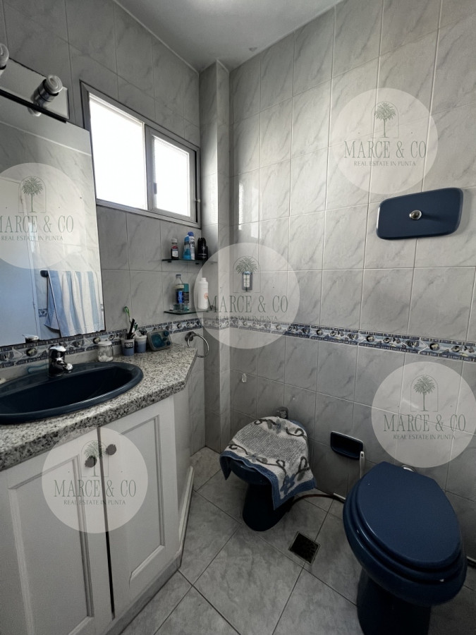 Apartamento ID.2471 - 4 dormitorios, ascensor, garaje en el corazón de la peninsula y a una cuadra del mar.