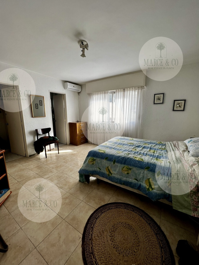 Apartamento ID.2471 - 4 dormitorios, ascensor, garaje en el corazón de la peninsula y a una cuadra del mar.