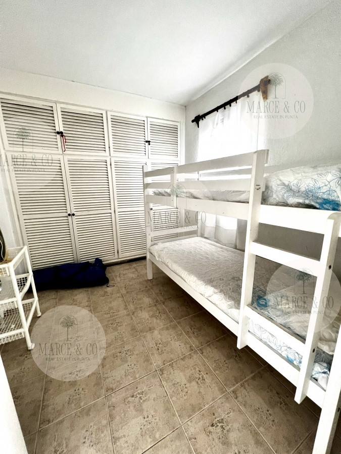 Apartamento ID.2471 - 4 dormitorios, ascensor, garaje en el corazón de la peninsula y a una cuadra del mar.