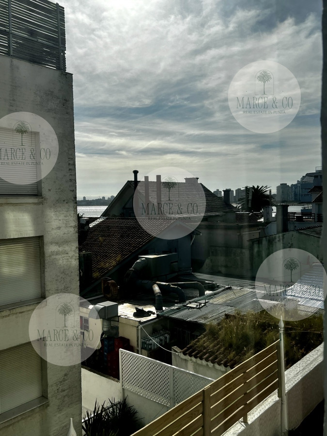 Apartamento ID.2471 - 4 dormitorios, ascensor, garaje en el corazón de la peninsula y a una cuadra del mar.