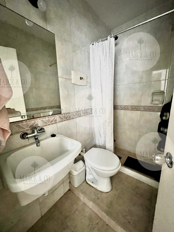 Apartamento ID.2471 - 4 dormitorios, ascensor, garaje en el corazón de la peninsula y a una cuadra del mar.