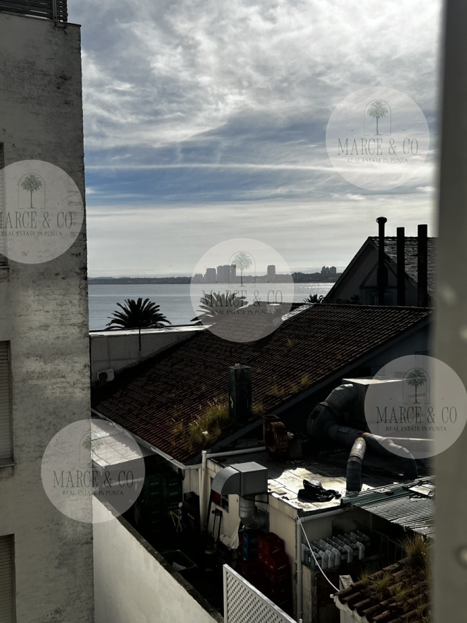 Apartamento ID.2471 - 4 dormitorios, ascensor, garaje en el corazón de la peninsula y a una cuadra del mar.