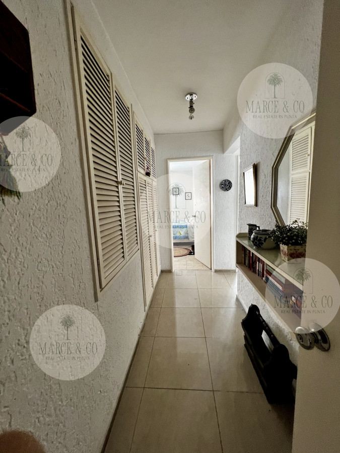 Apartamento ID.2471 - 4 dormitorios, ascensor, garaje en el corazón de la peninsula y a una cuadra del mar.