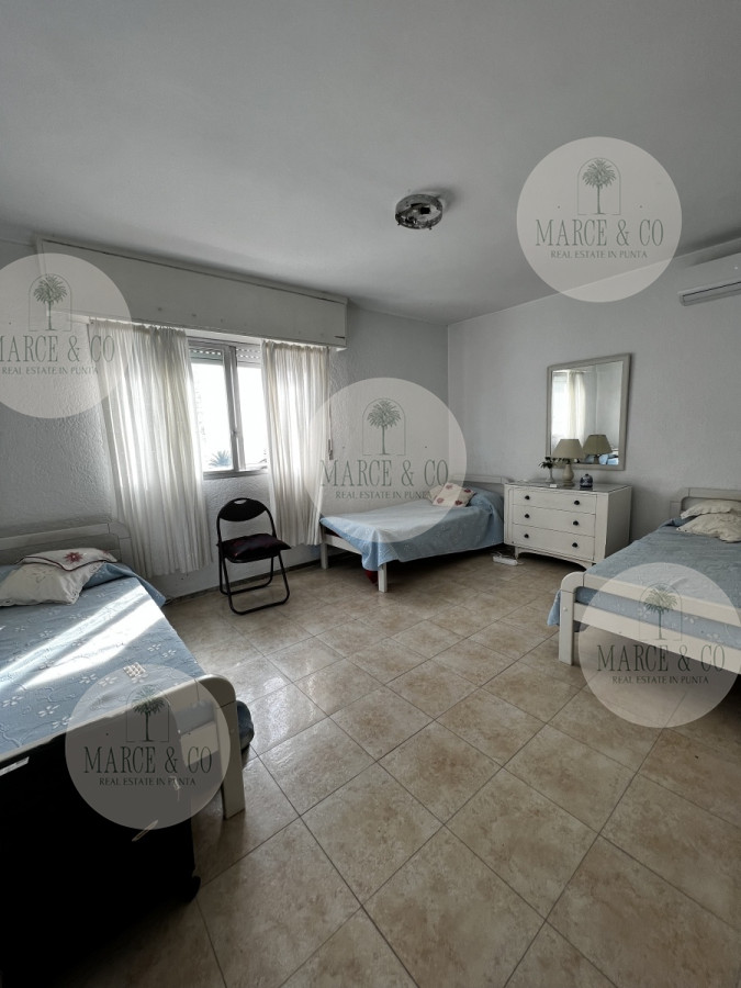 Apartamento ID.2471 - 4 dormitorios, ascensor, garaje en el corazón de la peninsula y a una cuadra del mar.
