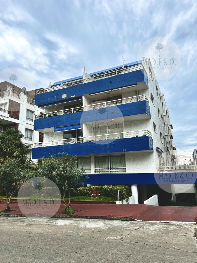 Apartamento ID.2471 - 4 dormitorios, ascensor, garaje en el corazón de la peninsula y a una cuadra del mar.