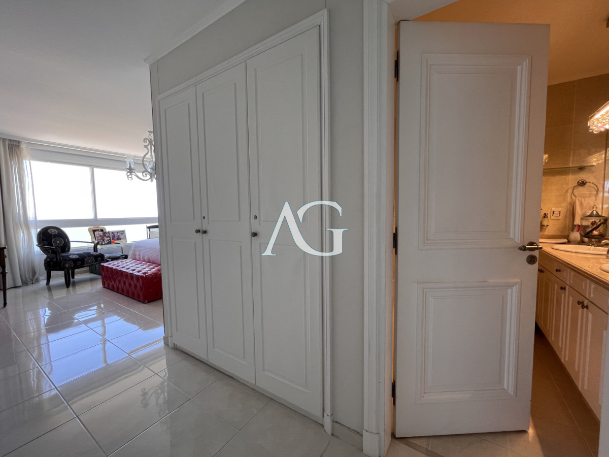 Apartamento ID.445 - VENTA LE JARDIN RESIDENCE - ESQUINERO- MANSA-PUNTA DEL ESTE. 