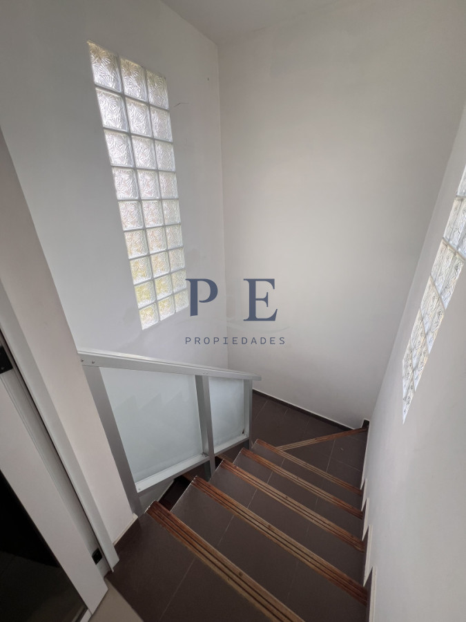 Venta en Exclusividad, Casa de diseño moderno, a pasos del mar; 3dormitorios; 3 baños; piscina; garaje cerrado, aire acondicionado, cercada. - Imagen 16