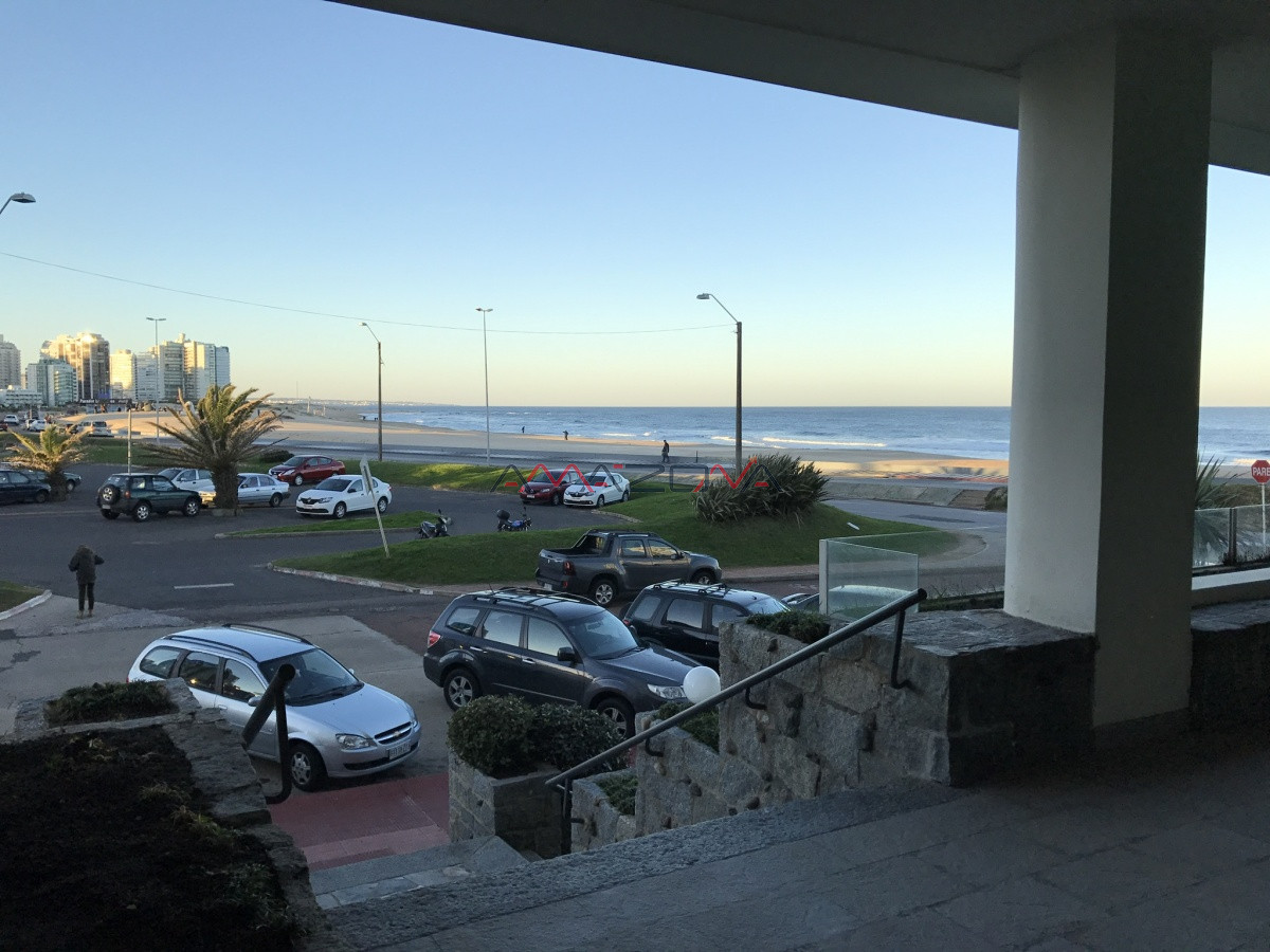 Apartamento ID.4946 - Alquiler Peninsula monoambiente vista al mar aire acondicionado mucama 