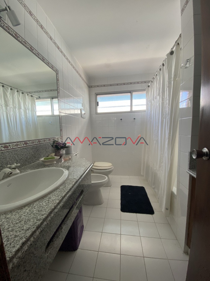 Apartamento ID.5070 - Edificio Varadero. Puerto Puerto Punta del Este, 4 dormitorios 3 baños y toilette. Estufa a leña. 