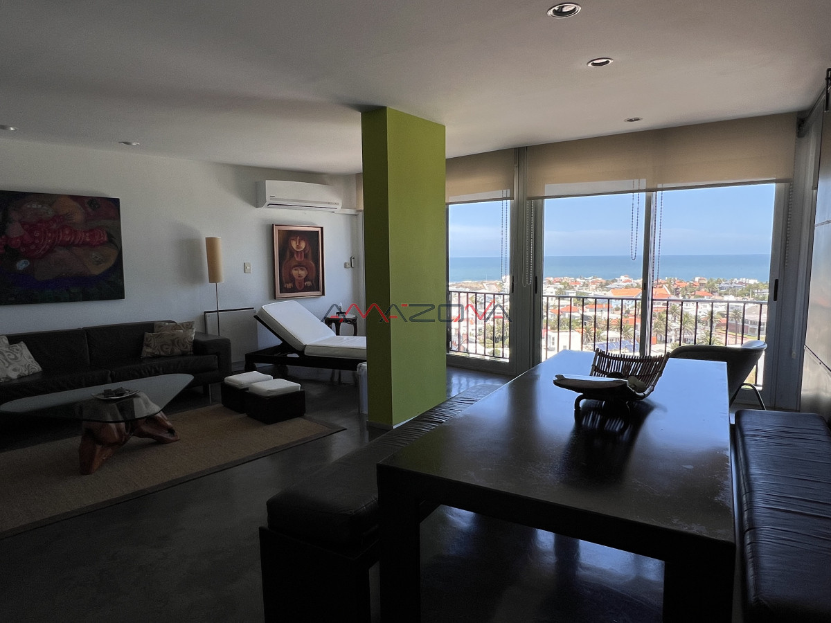 Apartamento ID.5642 - VENTA,1 dormitorio, 2 baños,  con amplio living comedor y vista al faro, mansa y brava