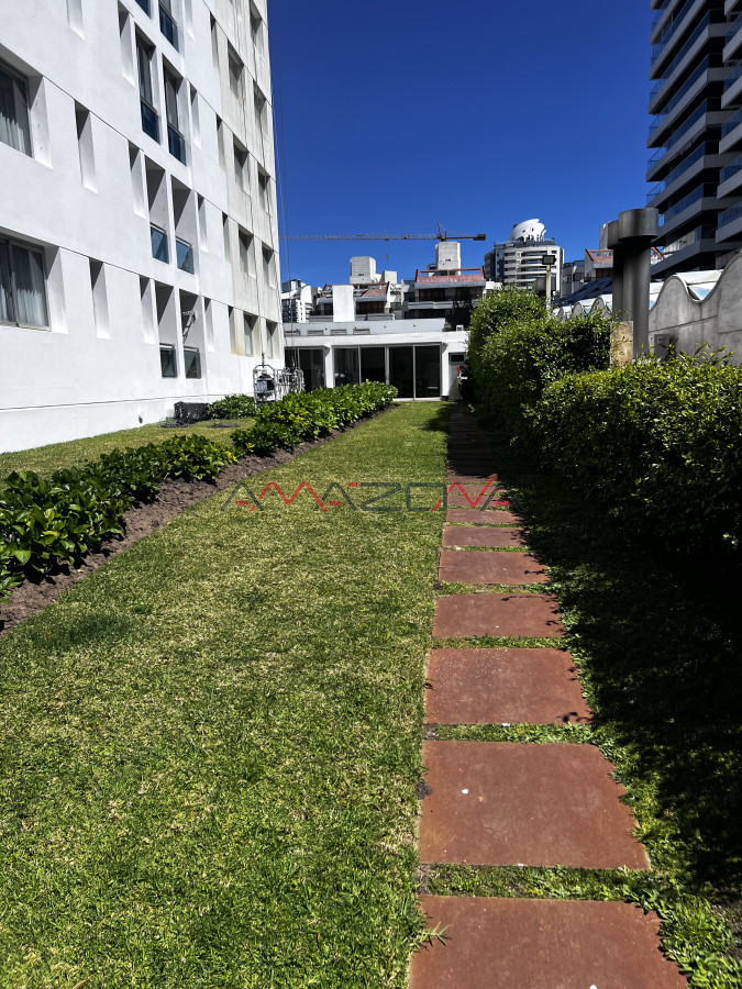 Apartamento ID.5726 - Venta Brava- Punta del Este;  4 dormitorios; 4 baños; piscina; loza radiante. Ideal para todo el año
