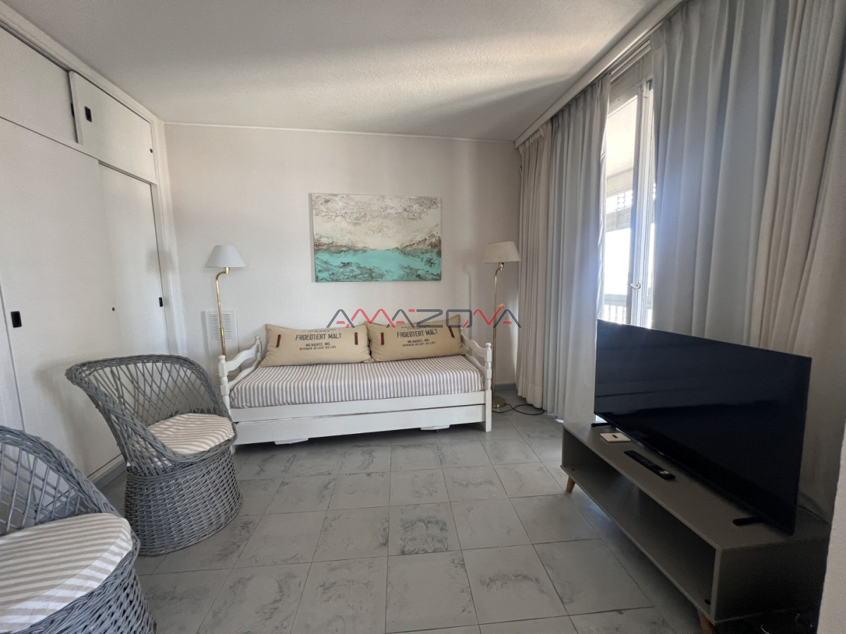 Apartamento ID.4872 - Punta del Este-2 dormitorio-Vista al Puerto- Edificio Lafayette