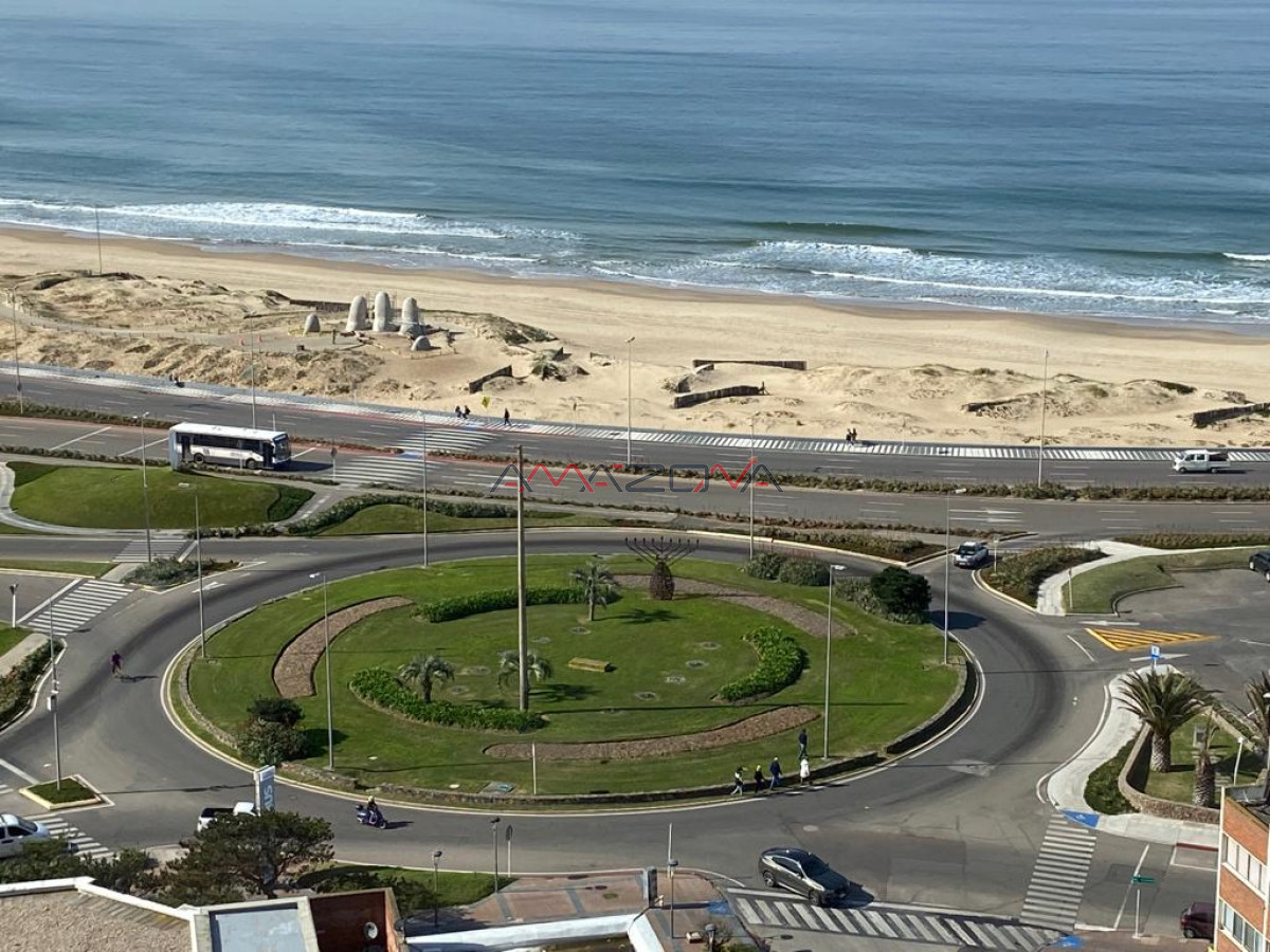 Apartamento ID.5543 - ALQUILO TORREON, vista a la brava,4 dormitorios,3 baños+Toilette;Mucama diaria;Servicio de playa;Garaje-Punta del Este-Mansa-Brava