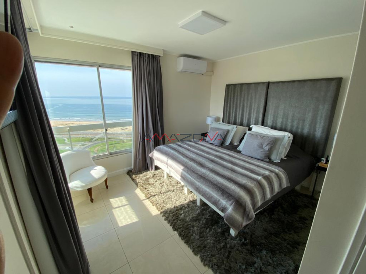 Apartamento ID.5543 - ALQUILO TORREON, vista a la brava,4 dormitorios,3 baños+Toilette;Mucama diaria;Servicio de playa;Garaje-Punta del Este-Mansa-Brava