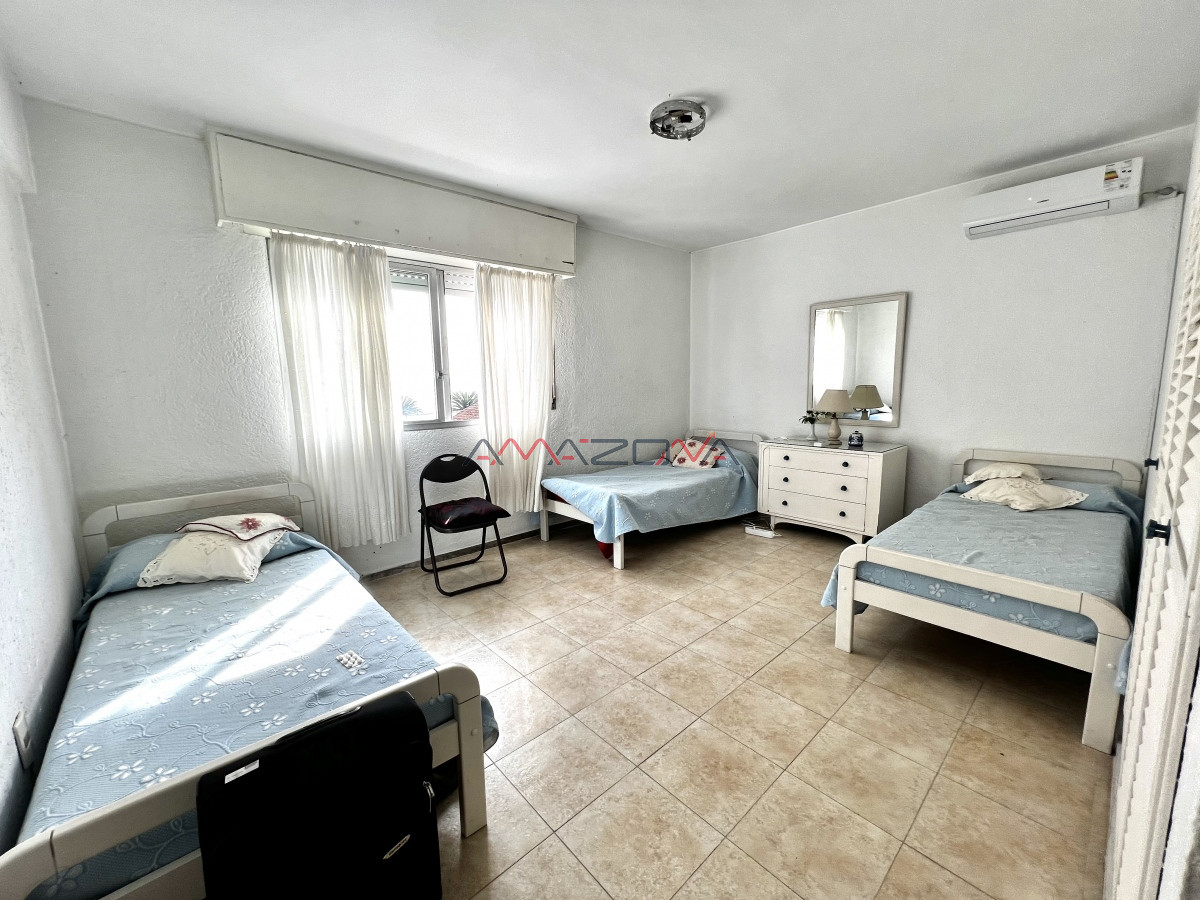 Apartamento ID.5440 - 4 dormitorios, ascensor, garaje en el corazón de la peninsula y a una cuadra del mar.