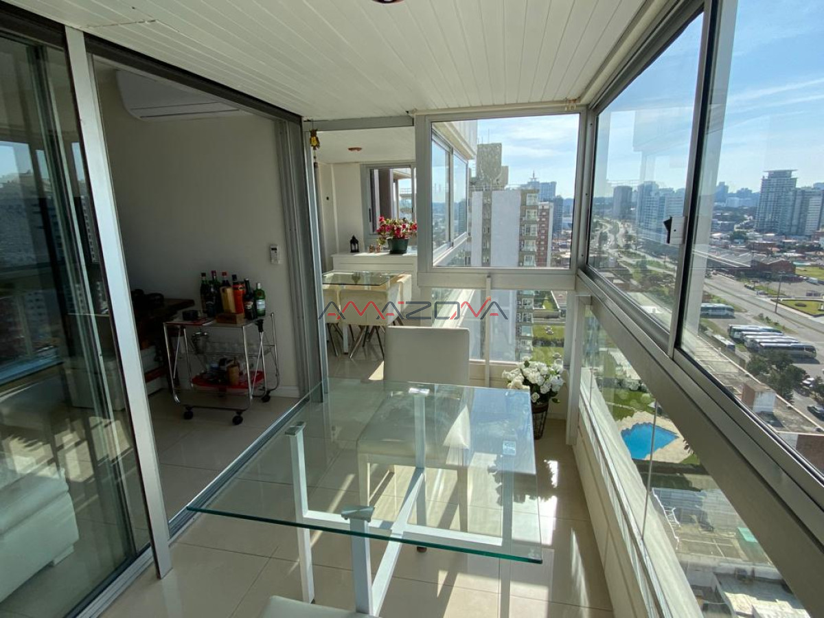 Apartamento ID.5543 - ALQUILO TORREON, vista a la brava,4 dormitorios,3 baños+Toilette;Mucama diaria;Servicio de playa;Garaje-Punta del Este-Mansa-Brava