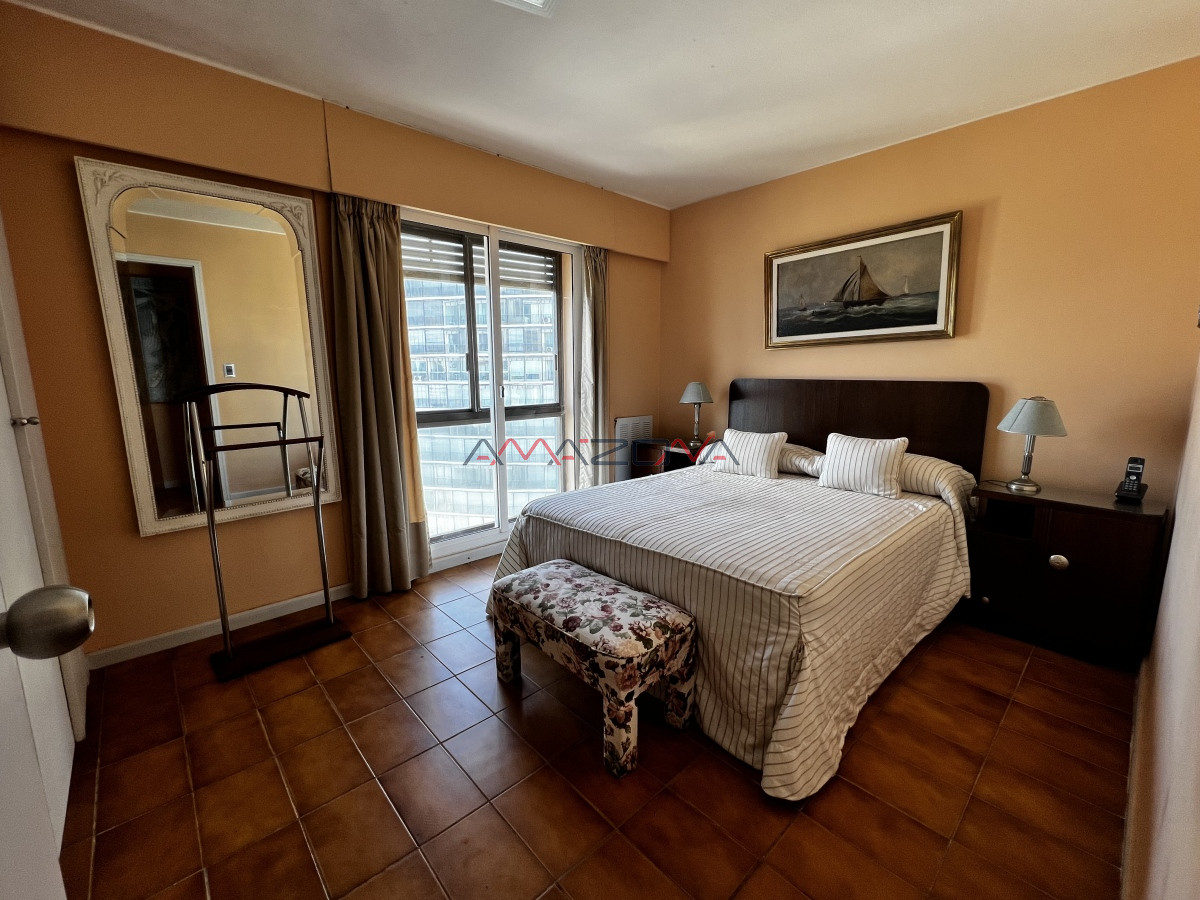 Apartamento ID.5462 - Excelente apartamento en la zona del puerto, con piscina, cancha de tenis y mucama diaria 