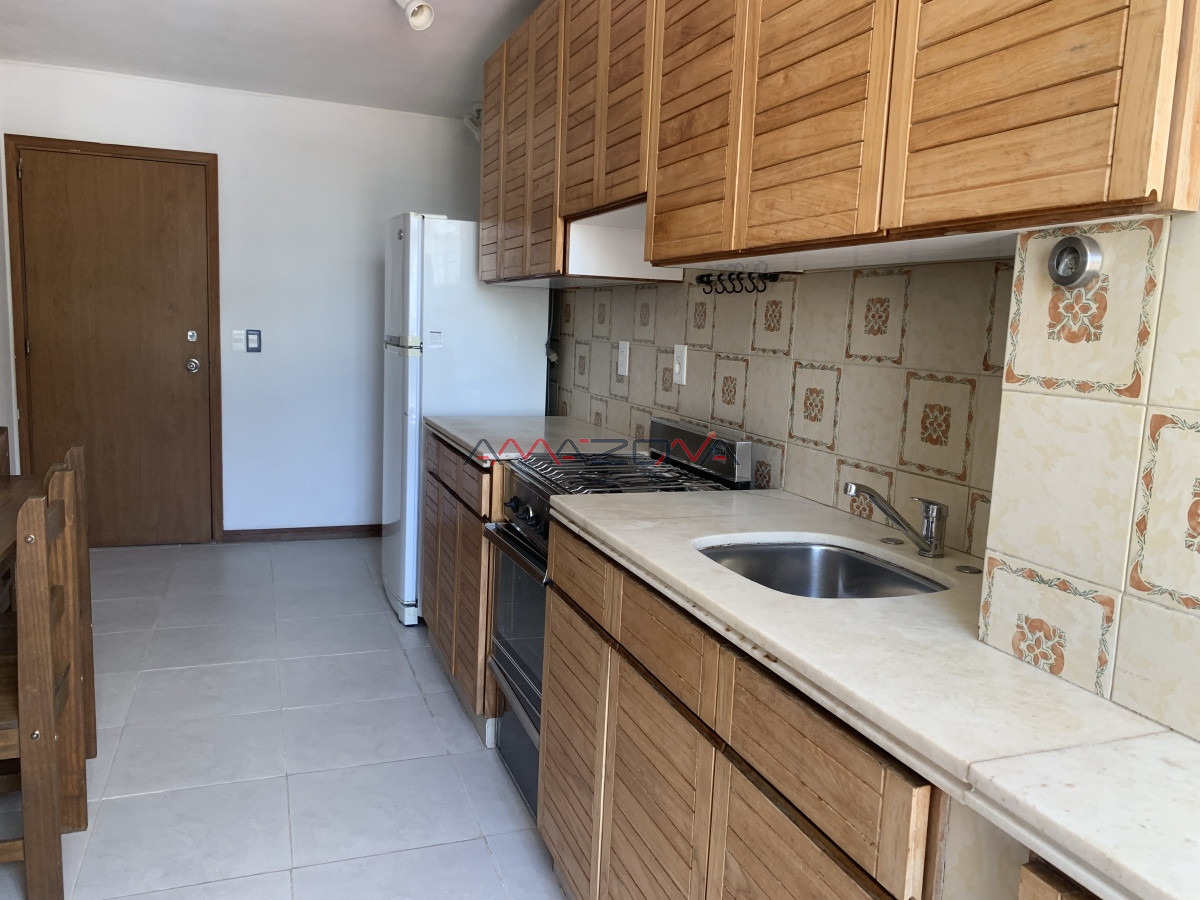 Apartamento ID.5535 - ALQUILER ANUAL, 3 dormitorios, sin muebles  punta del este, shopping piscina y mucama diaria
