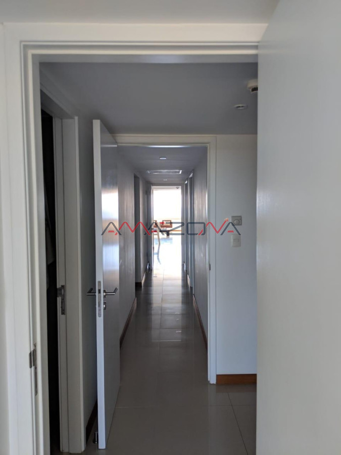 Apartamento ID.5770 - Tiburon 3, 4 dormitorios, playa brava, Punta del Este, piscina, mucama, servicio de playa cancha de tenis