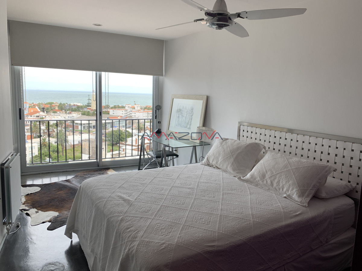 Apartamento ID.5642 - VENTA,1 dormitorio, 2 baños,  con amplio living comedor y vista al faro, mansa y brava