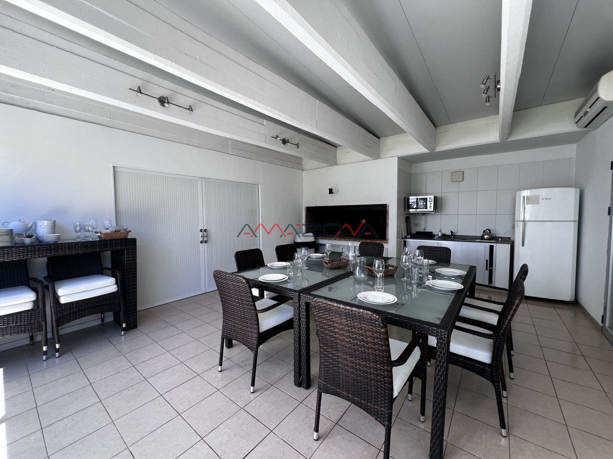Apartamento ID.5726 - Venta Brava- Punta del Este;  4 dormitorios; 4 baños; piscina; loza radiante. Ideal para todo el año