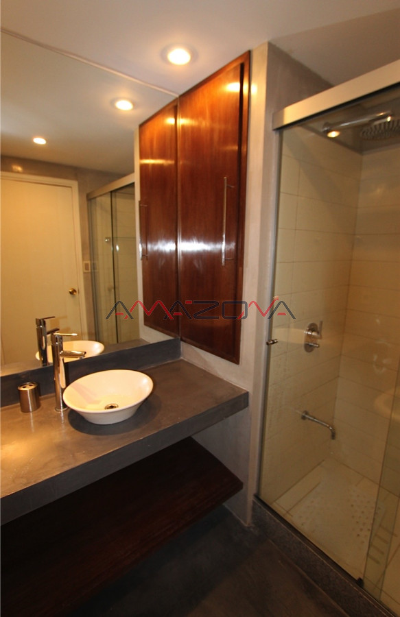 Apartamento ID.5642 - VENTA,1 dormitorio, 2 baños,  con amplio living comedor y vista al faro, mansa y brava