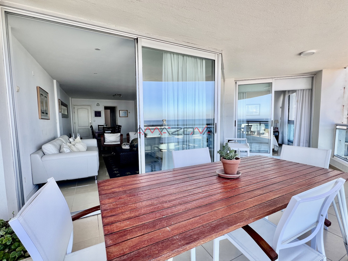Apartamento ID.5726 - Venta apartamento de 4 dormitorios y 4 baños con piscina y loza radiante en la brava  