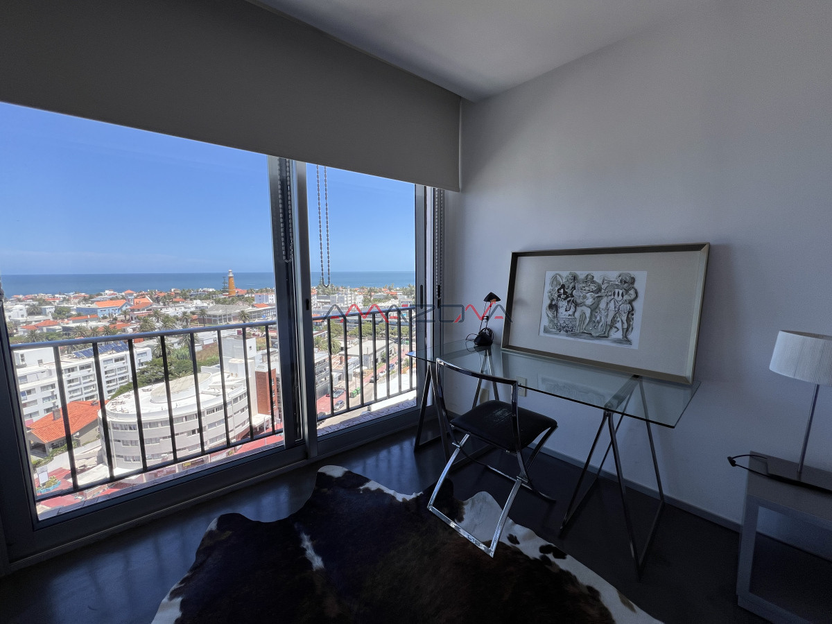 Apartamento ID.5642 - VENTA,1 dormitorio, 2 baños,  con amplio living comedor y vista al faro, mansa y brava