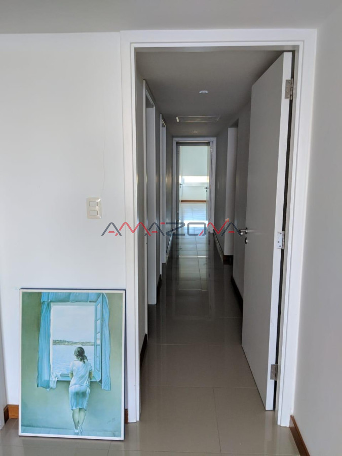 Apartamento ID.5770 - Tiburon 3, 4 dormitorios, playa brava, Punta del Este, piscina, mucama, servicio de playa cancha de tenis