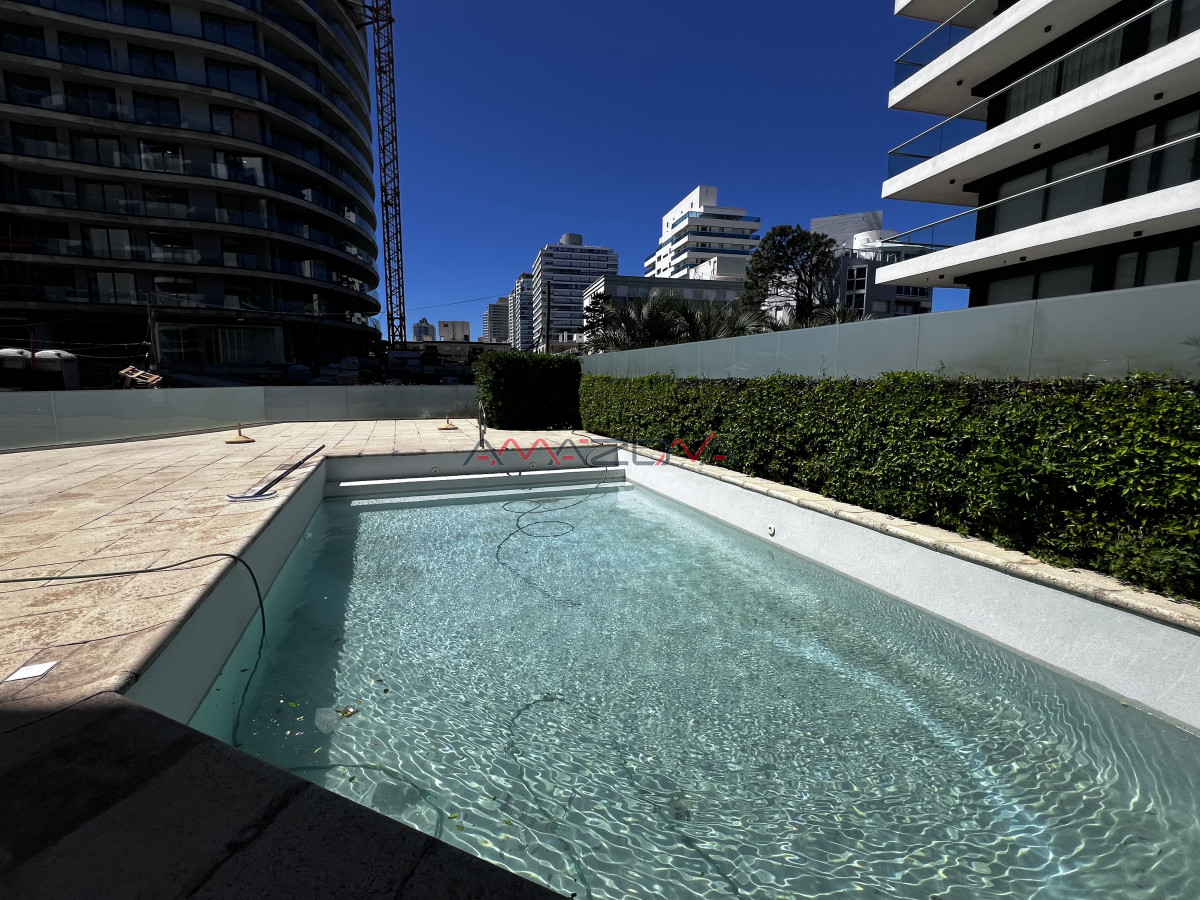 Apartamento ID.5726 - Venta Brava- Punta del Este;  4 dormitorios; 4 baños; piscina; loza radiante. Ideal para todo el año