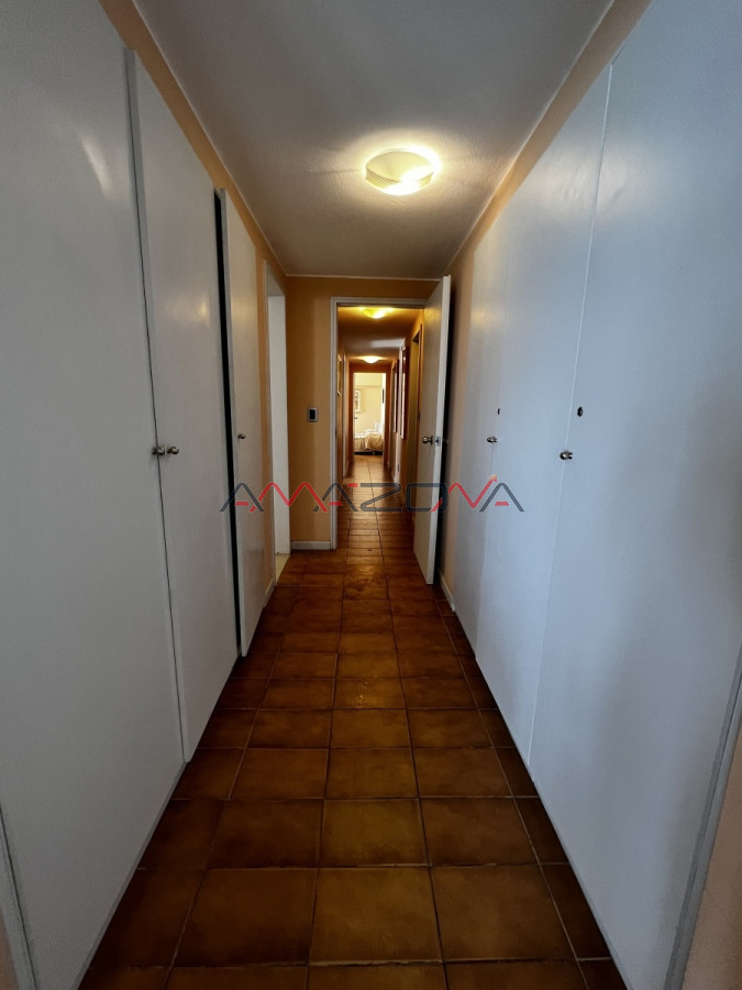 Apartamento ID.5462 - Excelente apartamento en la zona del puerto, con piscina, cancha de tenis y mucama diaria 