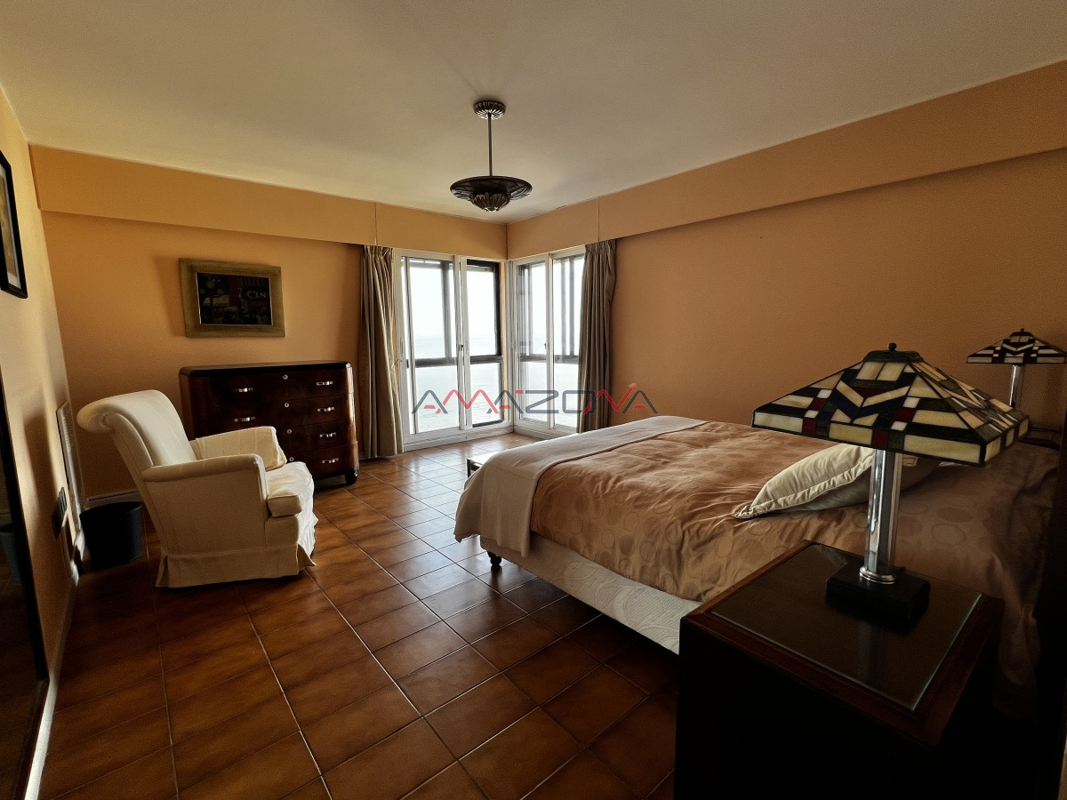 Apartamento ID.5462 - Excelente apartamento en la zona del puerto, con piscina, cancha de tenis y mucama diaria 