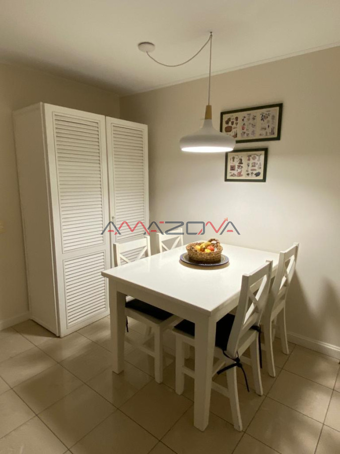 Apartamento ID.5543 - ALQUILO TORREON, vista a la brava,4 dormitorios,3 baños+Toilette;Mucama diaria;Servicio de playa;Garaje-Punta del Este-Mansa-Brava