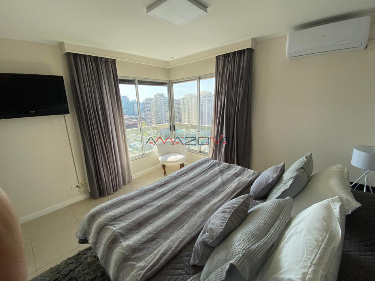 Apartamento ID.5543 - ALQUILO TORREON, vista a la brava,4 dormitorios,3 baños+Toilette;Mucama diaria;Servicio de playa;Garaje-Punta del Este-Mansa-Brava