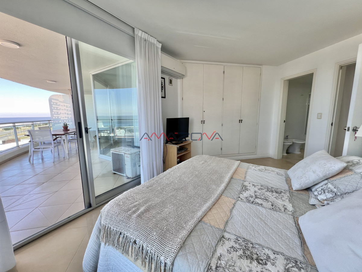 Apartamento ID.5726 - Venta apartamento de 4 dormitorios y 4 baños con piscina y loza radiante en la brava  