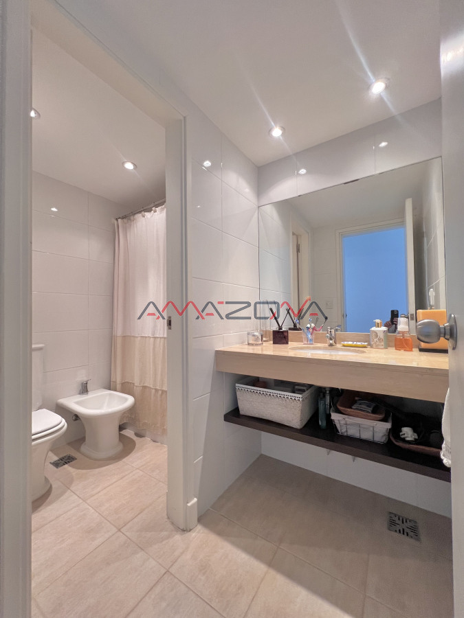 Apartamento ID.5726 - Venta apartamento de 4 dormitorios y 4 baños con piscina y loza radiante en la brava  