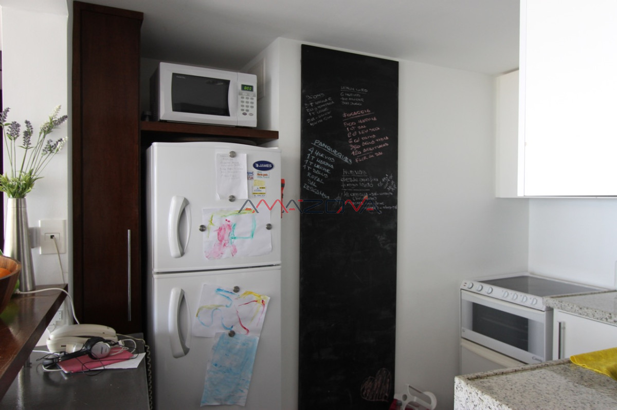 Apartamento ID.5642 - VENTA,1 dormitorio, 2 baños,  con amplio living comedor y vista al faro, mansa y brava