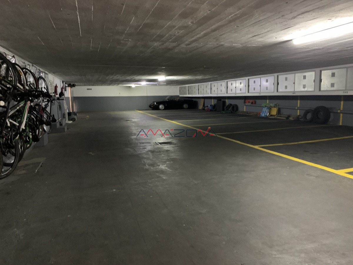 Apartamento ID.5070 - Edificio Varadero. Puerto Puerto Punta del Este, 4 dormitorios 3 baños y toilette. Estufa a leña. 