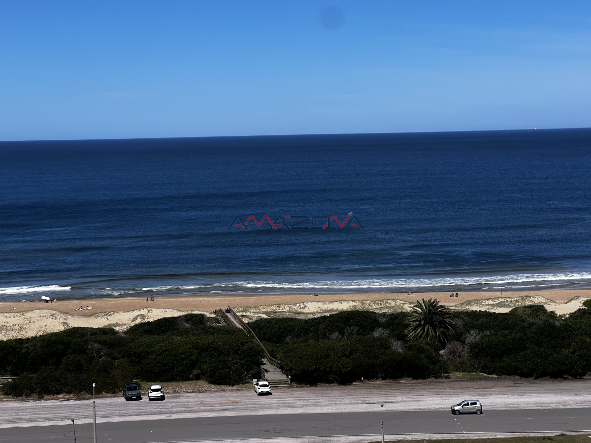 Apartamento ID.5726 - Venta Brava- Punta del Este;  4 dormitorios; 4 baños; piscina; loza radiante. Ideal para todo el año