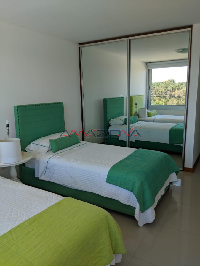 Apartamento ID.5770 - Tiburon 3, 4 dormitorios, playa brava, Punta del Este, piscina, mucama, servicio de playa cancha de tenis