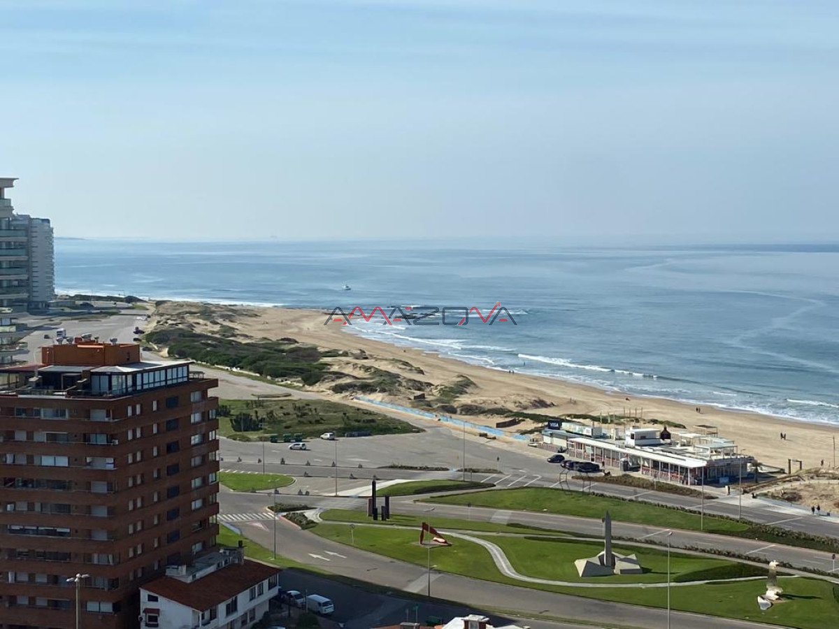 Apartamento ID.5543 - ALQUILO TORREON, vista a la brava,4 dormitorios,3 baños+Toilette;Mucama diaria;Servicio de playa;Garaje-Punta del Este-Mansa-Brava