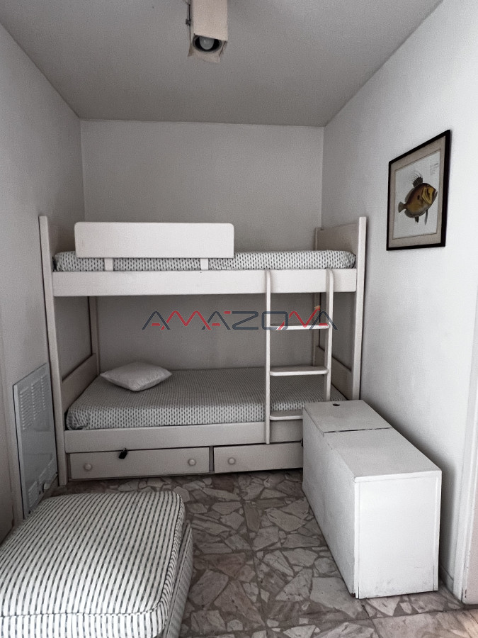 Apartamento ID.5762 - Venta apartamento  Punta del Este,  península, 1 dormitorio y medio, vista al mar.