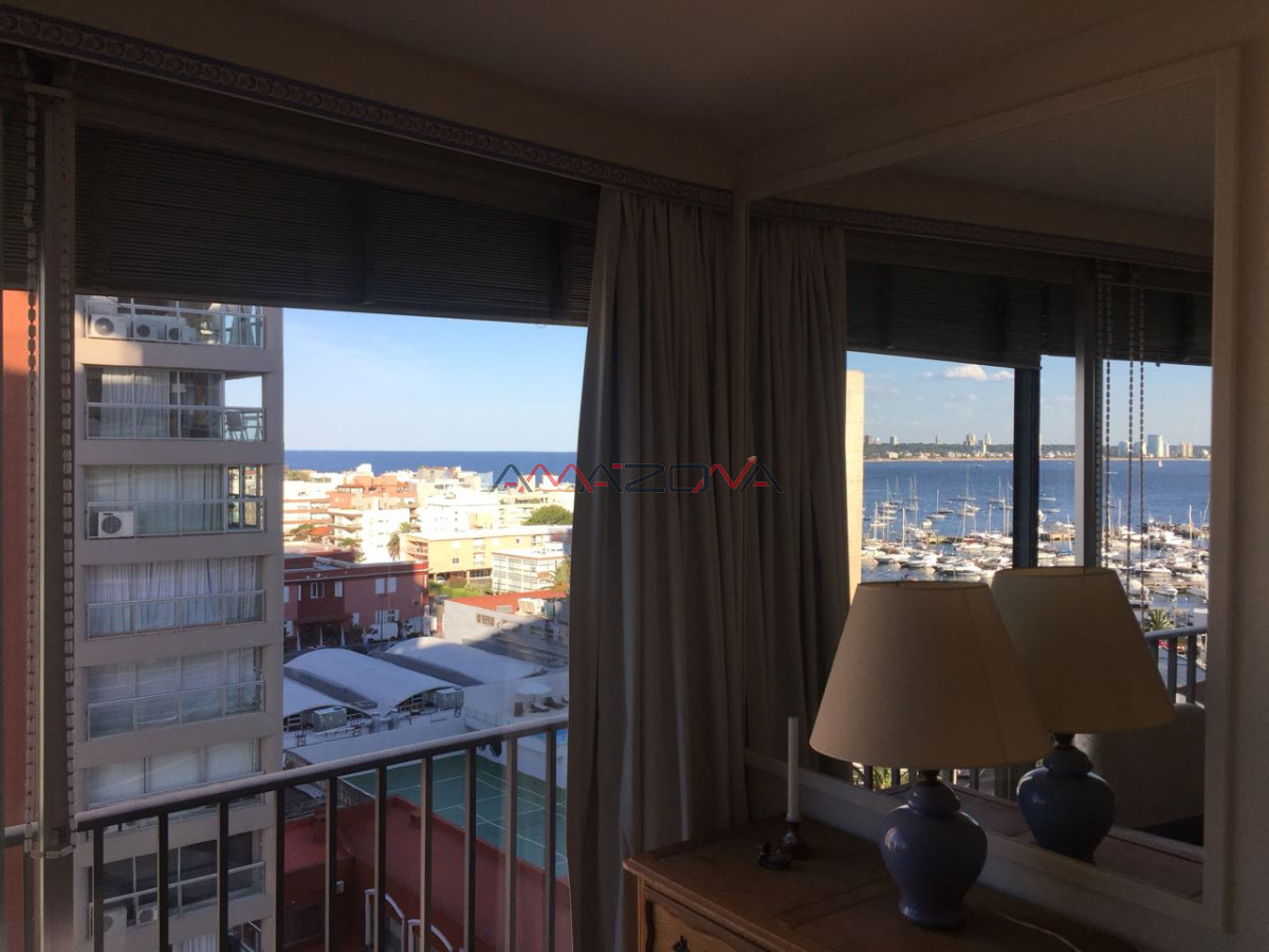 Apartamento ID.4871 - Edificio Lafayette 2 dormitorios 2 baños Puerto Península vista Mansa y Brava Garaje Balcón