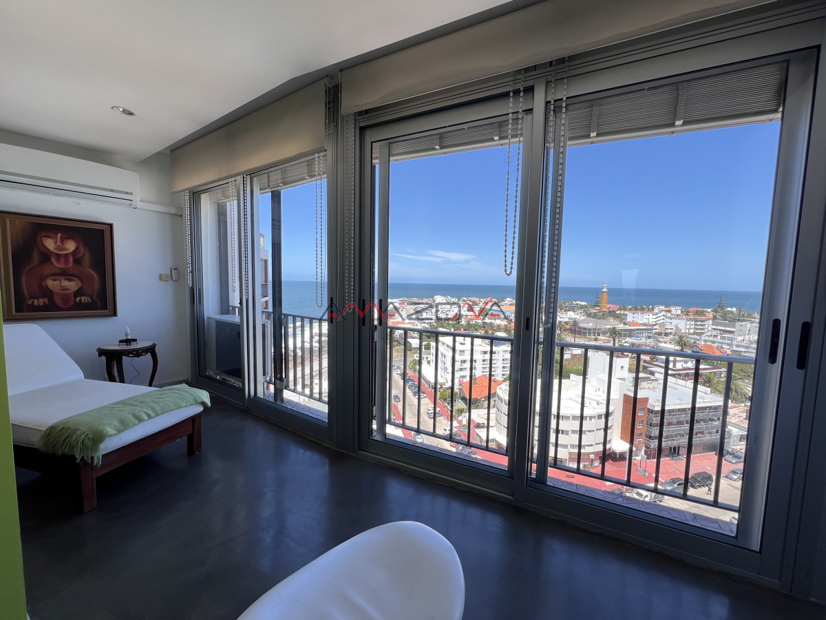 Apartamento ID.5642 - VENTA,1 dormitorio, 2 baños,  con amplio living comedor y vista al faro, mansa y brava