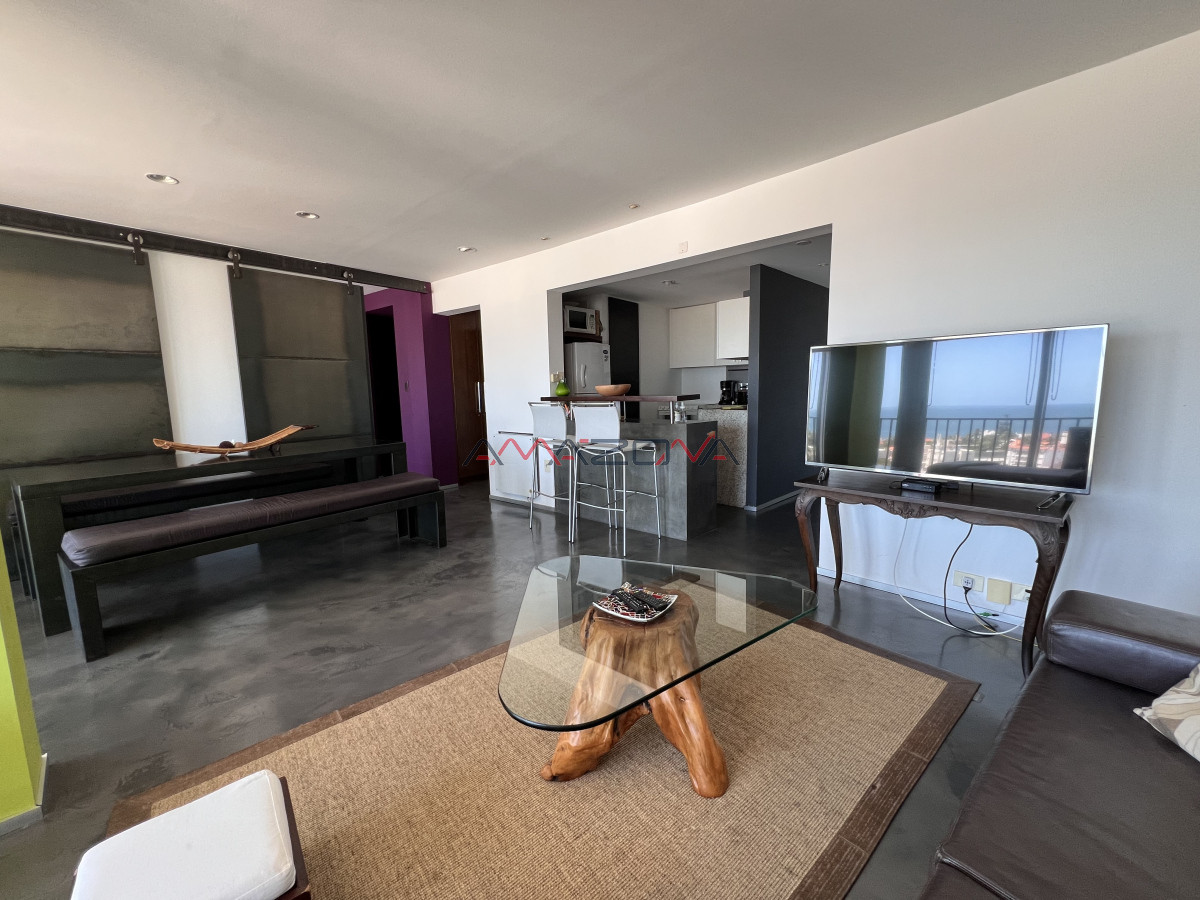 Apartamento ID.5642 - VENTA,1 dormitorio, 2 baños,  con amplio living comedor y vista al faro, mansa y brava