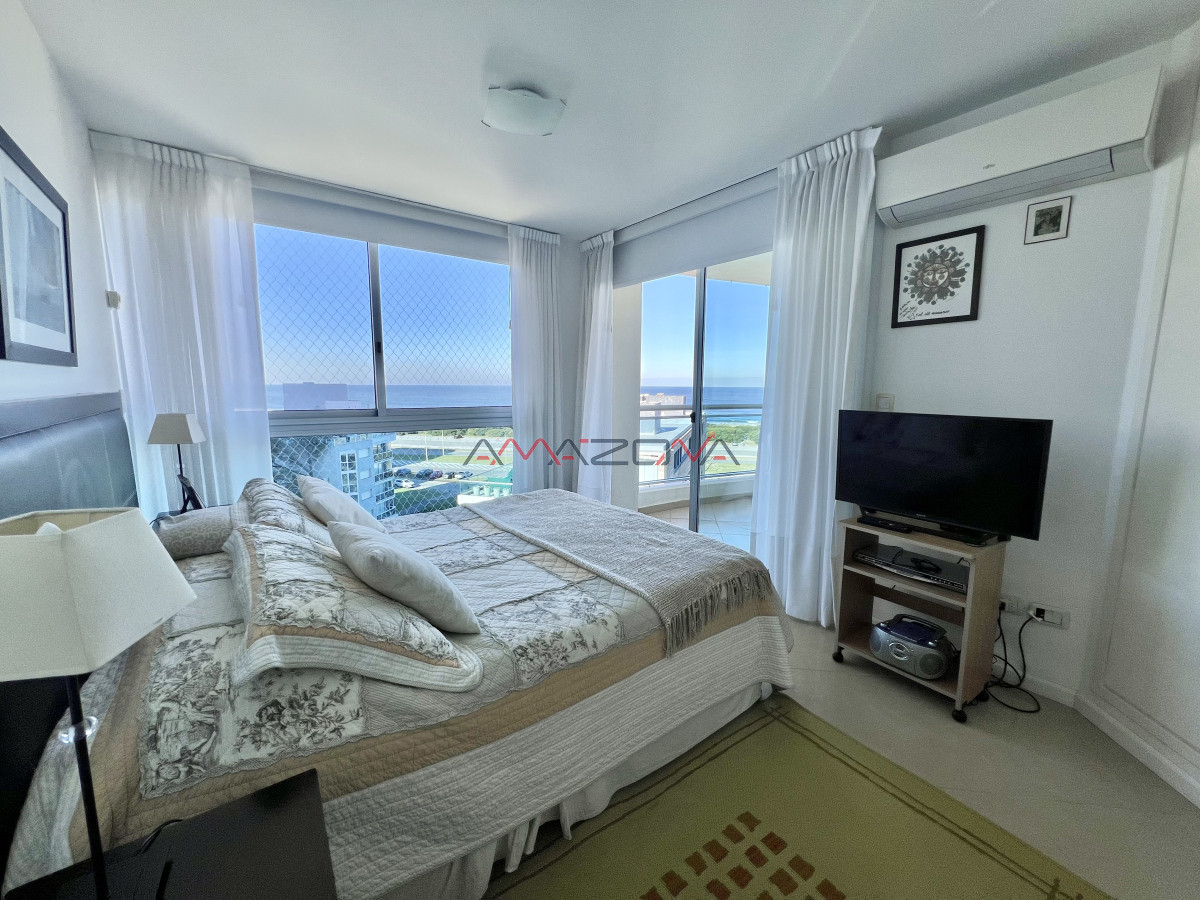 Apartamento ID.5726 - Venta apartamento de 4 dormitorios y 4 baños con piscina y loza radiante en la brava  