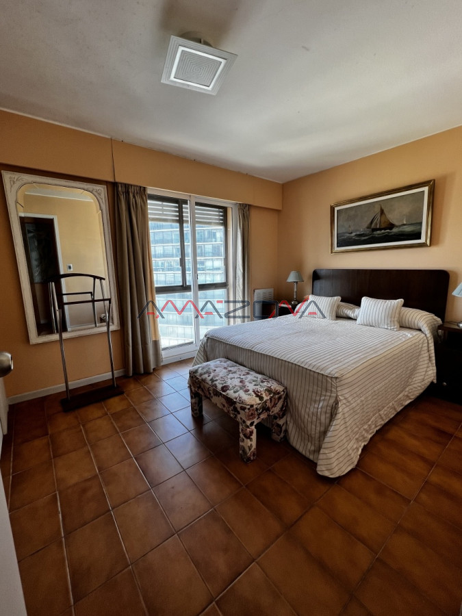 Apartamento ID.5462 - Excelente apartamento en la zona del puerto, con piscina, cancha de tenis y mucama diaria 